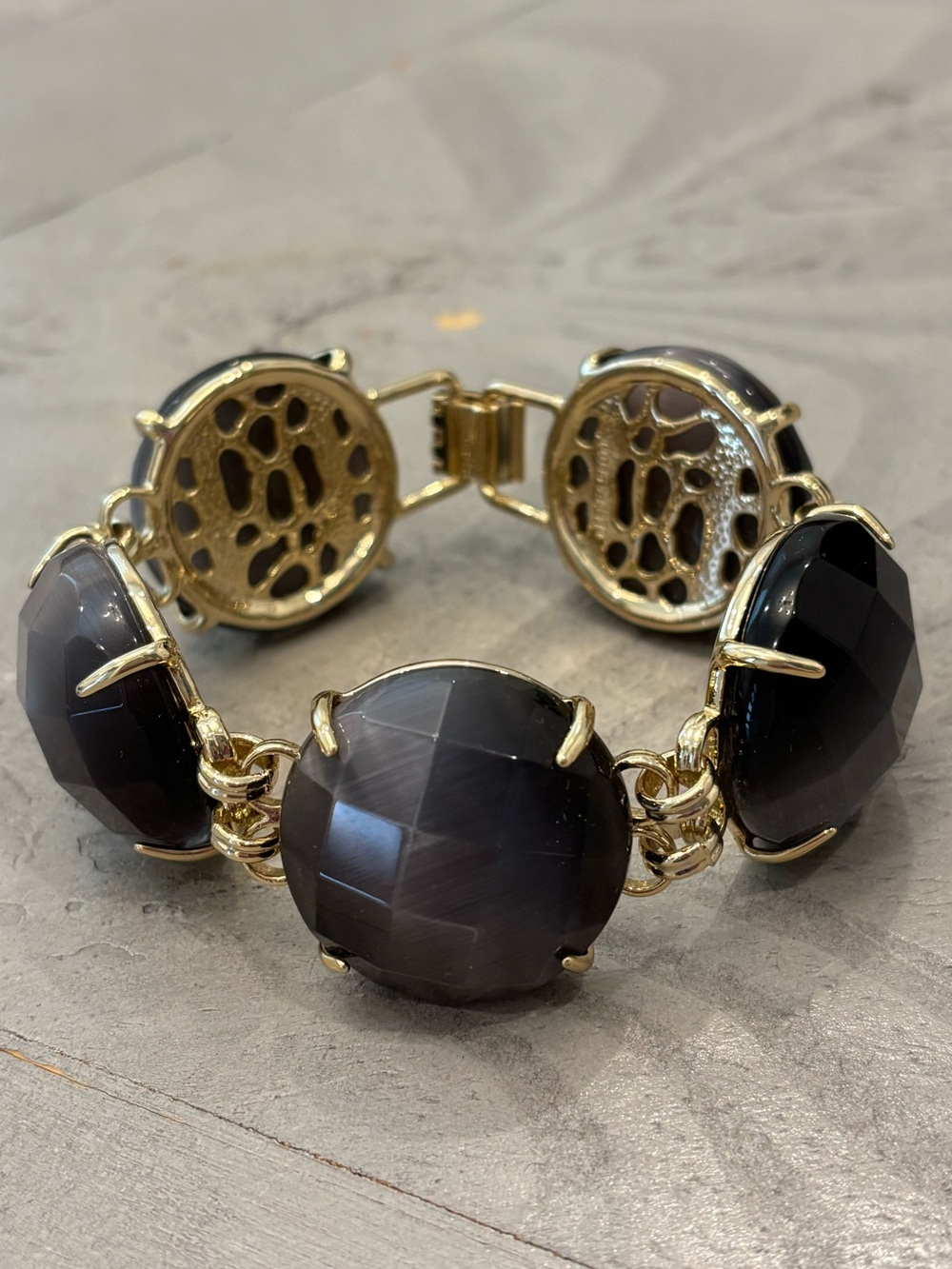 NWOT 🩶Kendra Scott Gold-Tone Bracelet with Gray Stones🩶
